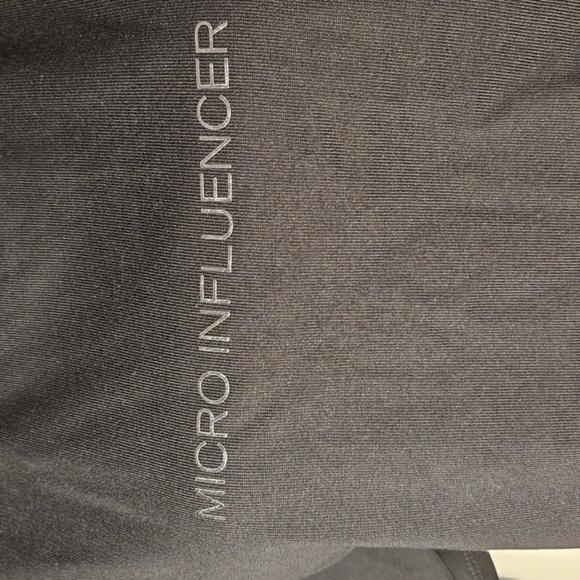 "Micro Influencer" Kenneth Cole Black with Silver Short Sleeve Tee Size Small - Picture 3 of 11